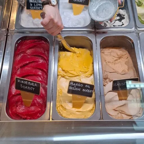 Gelato display